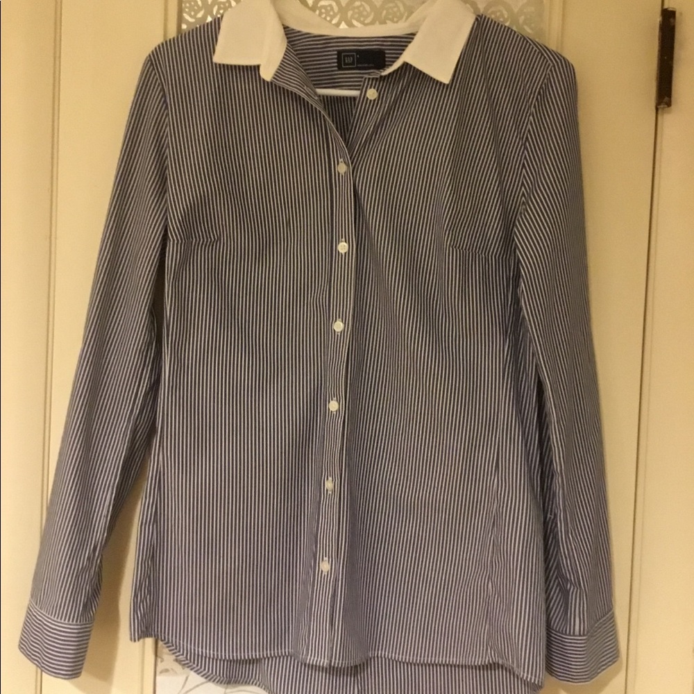 gap Fitted pinstrip button up blouse size 4 ladies